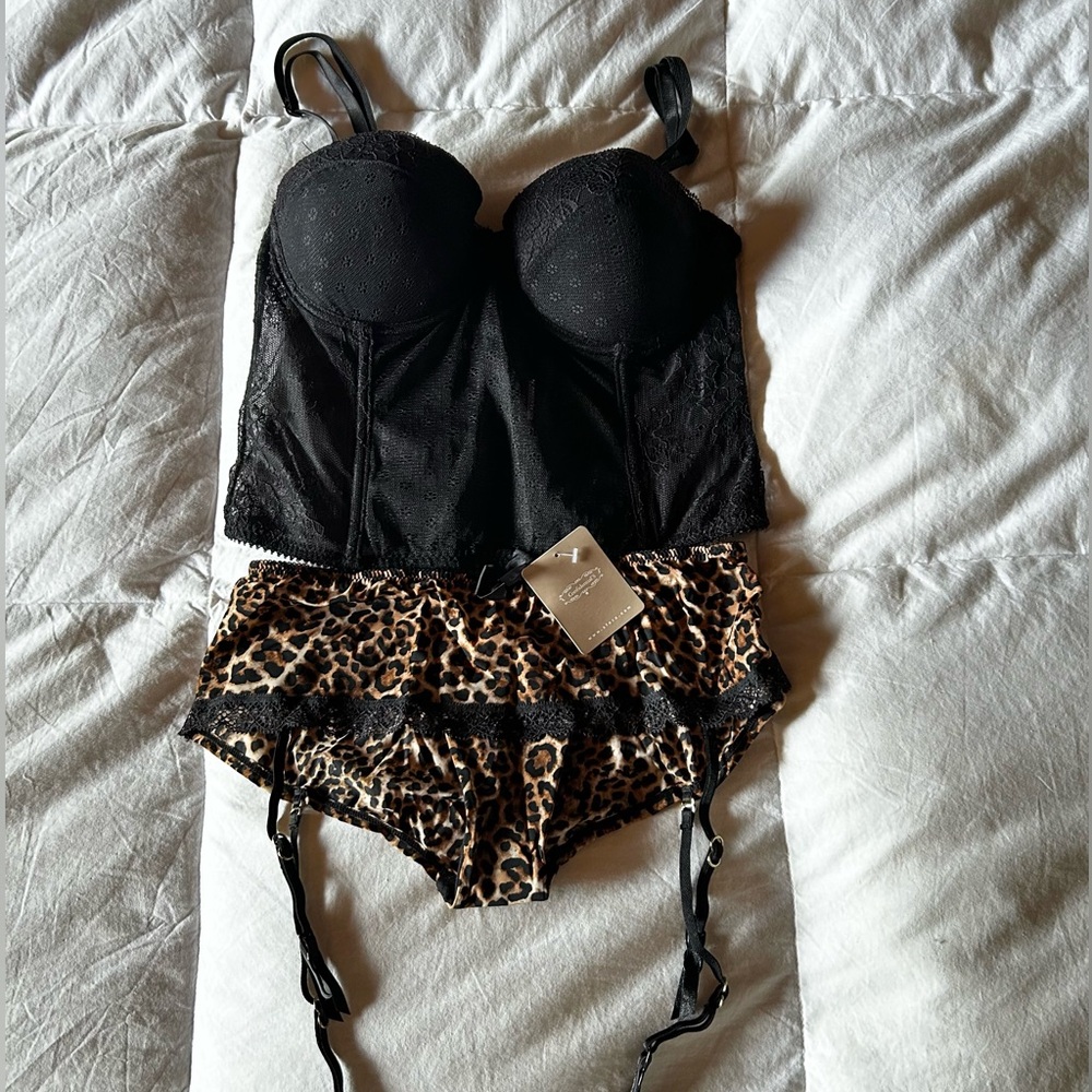 🩷Black Lace Bustier and Leopard Print Panty Set